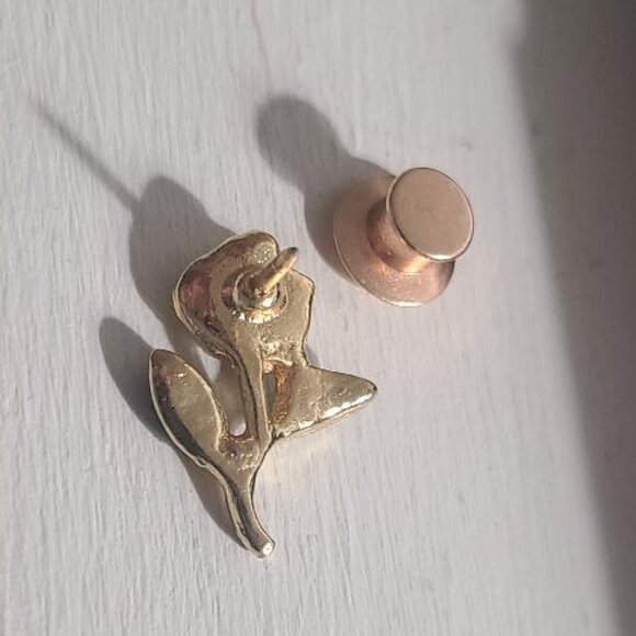 Gold Rose Red Rhinestone Flower Vintage Lapel Pin Tie Tack Brooch - Picture 3 of 4